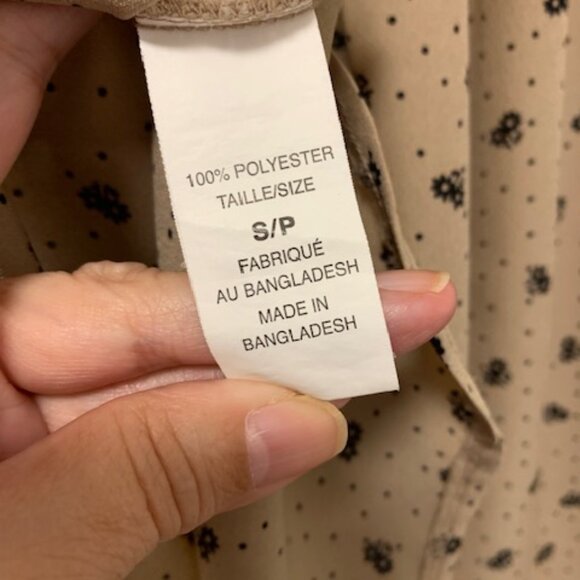 Caramel silky blouse with little flowers - Picture 10 of 10